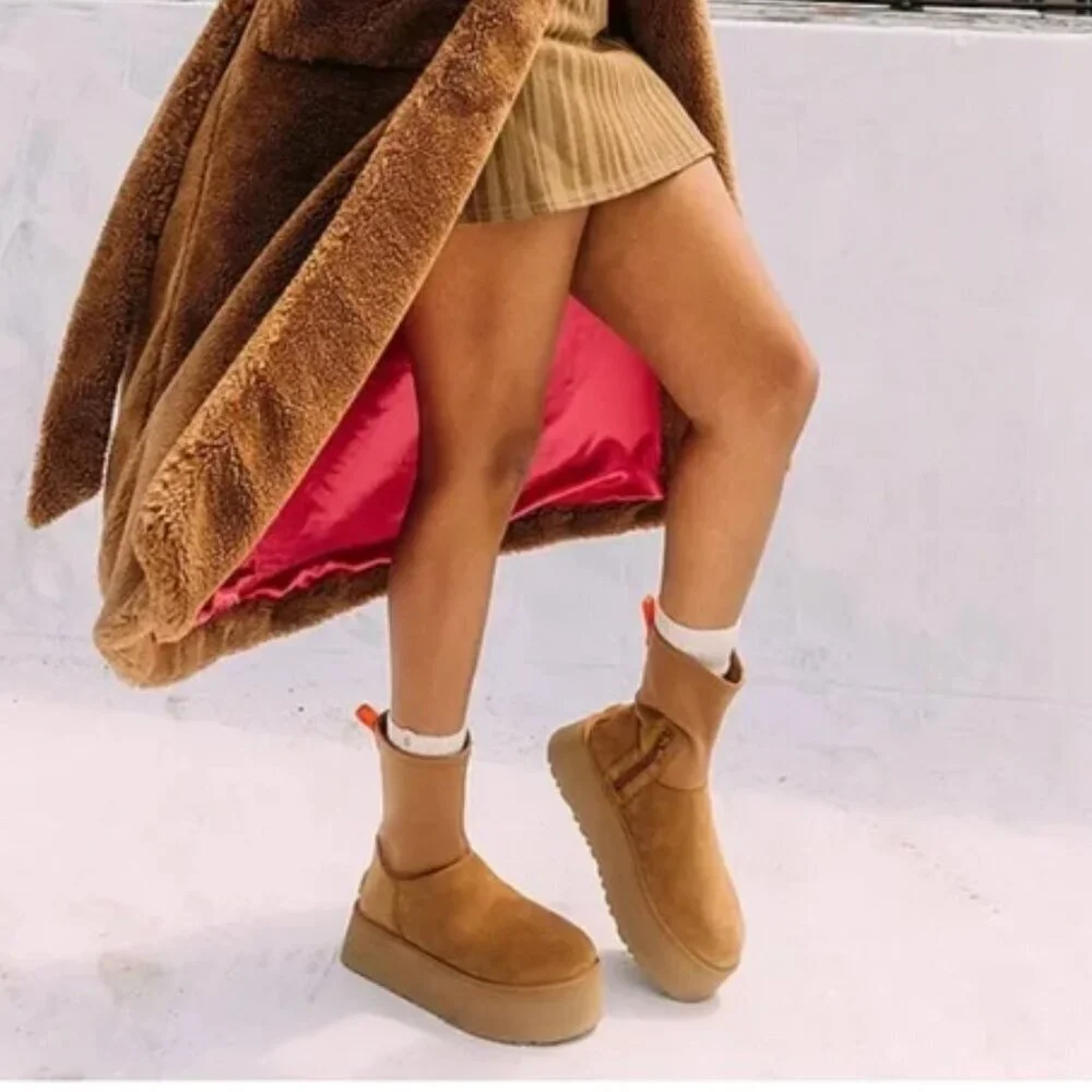 UGG Wheat Classic Dipper Winter Platform Boots. Sz: 11